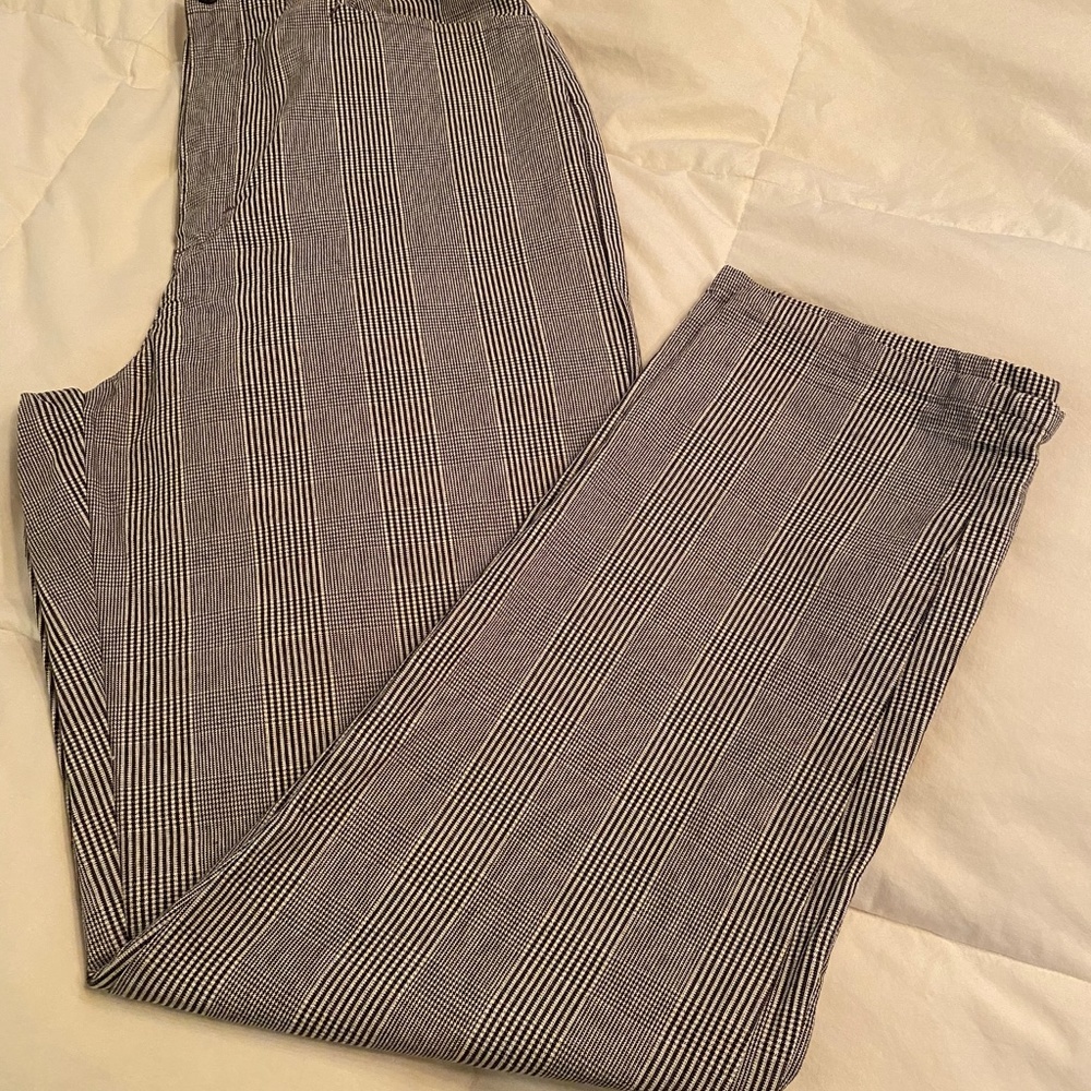 Gloria Vanderbilt grey plaid pants